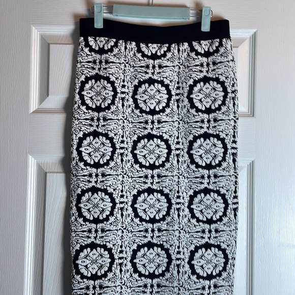 BEBE MIDI PENCIL SKIRT - Picture 3 of 11
